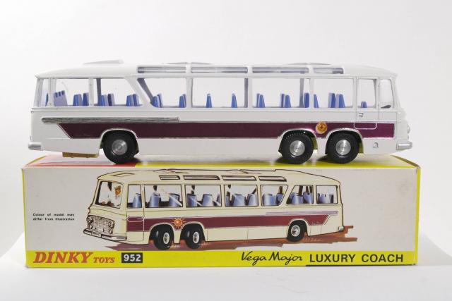 Dinky 952, Vega Major Luxury Coach - Free Price Guide & Review