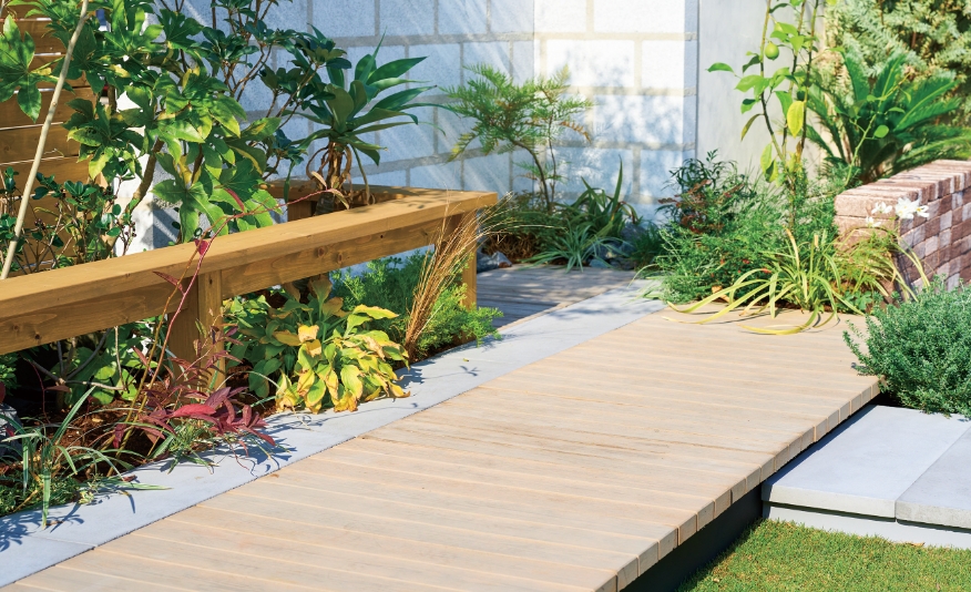 ドライガーデンが似合うシャビーシックな憩いのガーデンスペース