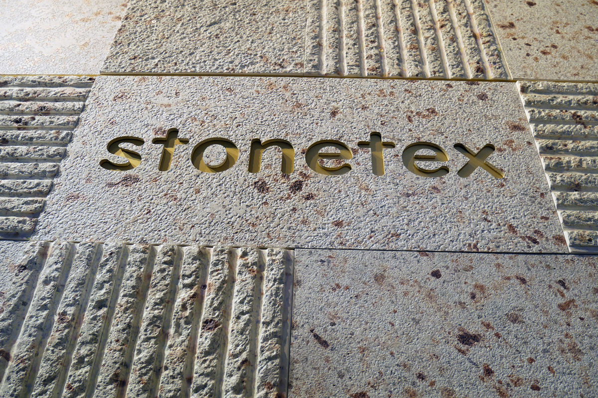 大谷石や十和田石の素材感をリアルに再現した内装建材「stonetex