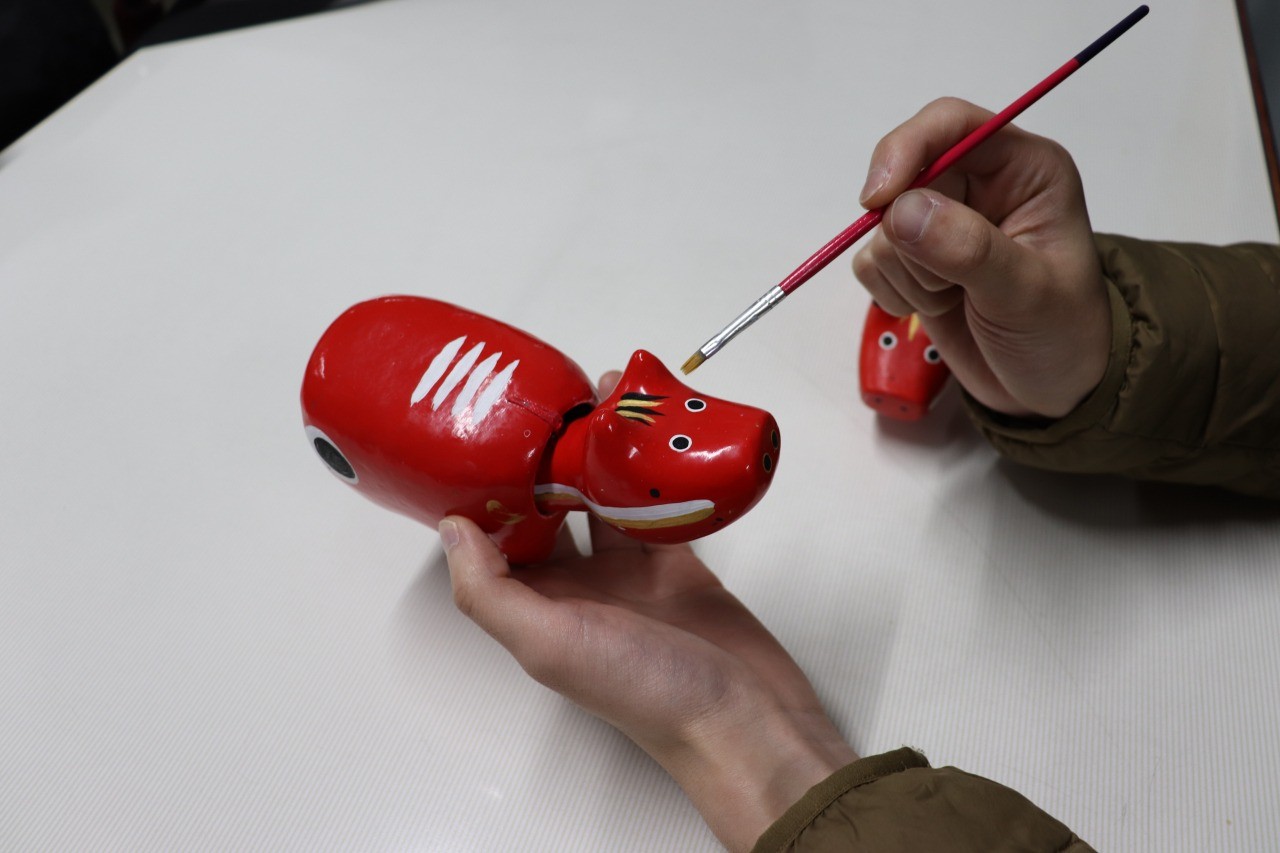 裏磐梯（北塩原村）赤べこ絵付け体験 ～裏磐梯レイクリゾート～（福島