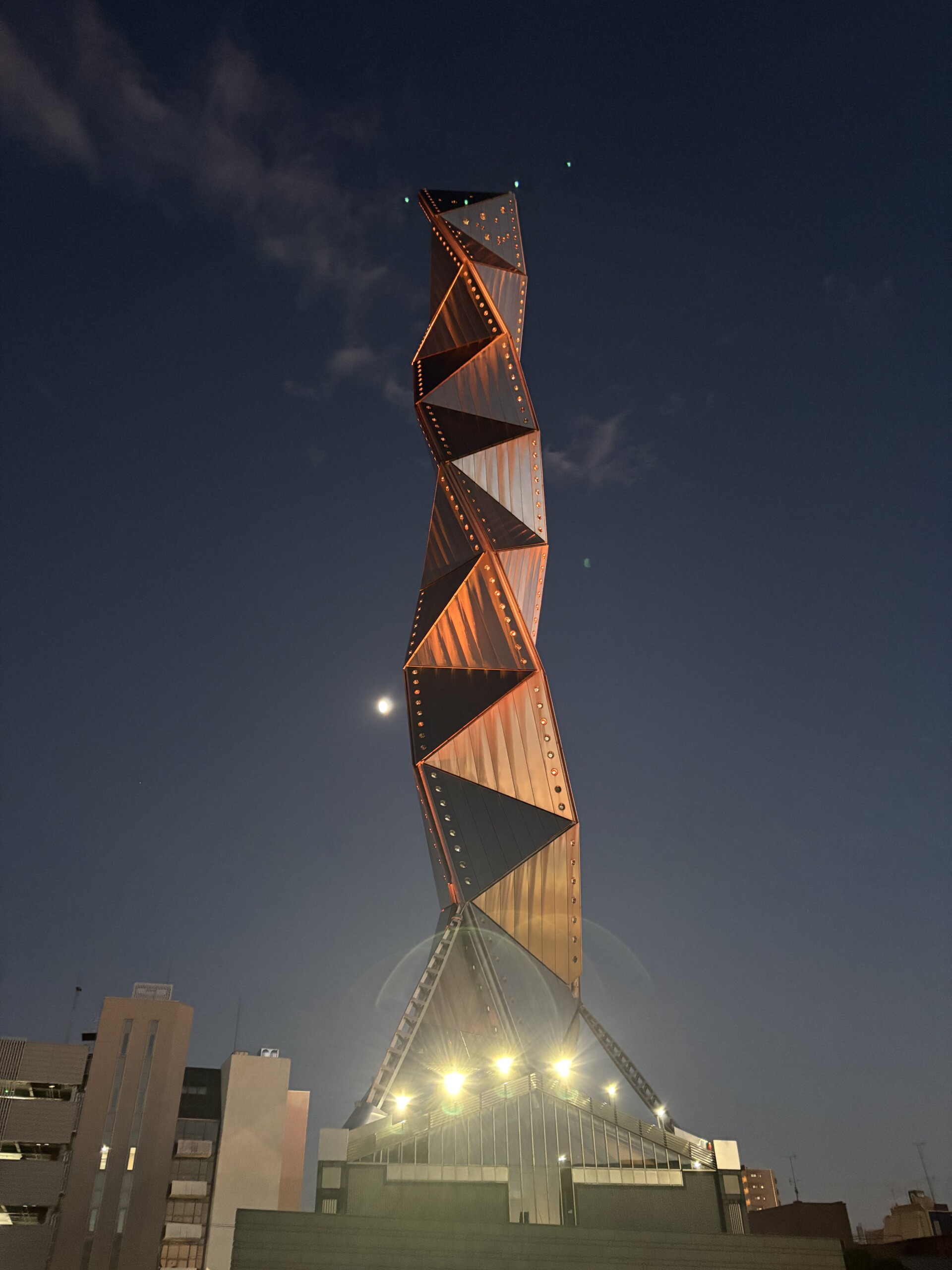 社員旅行～磯崎新建築ツアー「水戸芸術館へ 建築と音楽とグルメの旅