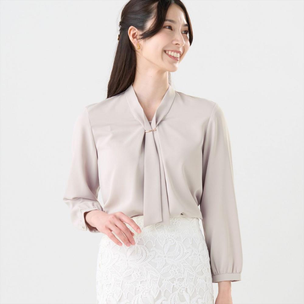 シルキーサテン パーツ付ボウタイ ブラウス 長袖 レディース(M くすみ