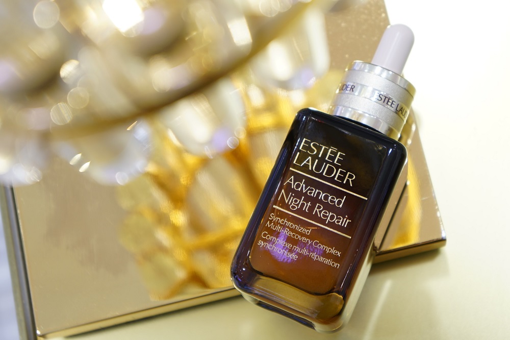 ESTEE LAUDER (エスティ ローダー)〉といったらコレ！ ベストセラー