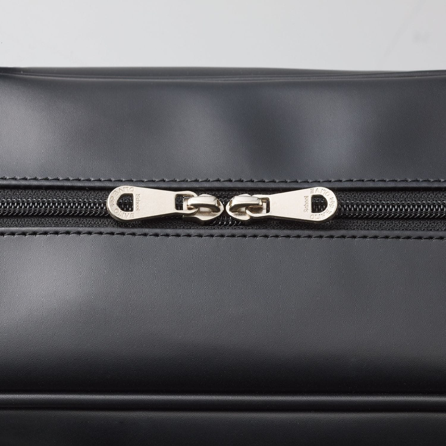 公式ショップ限定】クラウン刺繍 合皮スクールバッグ