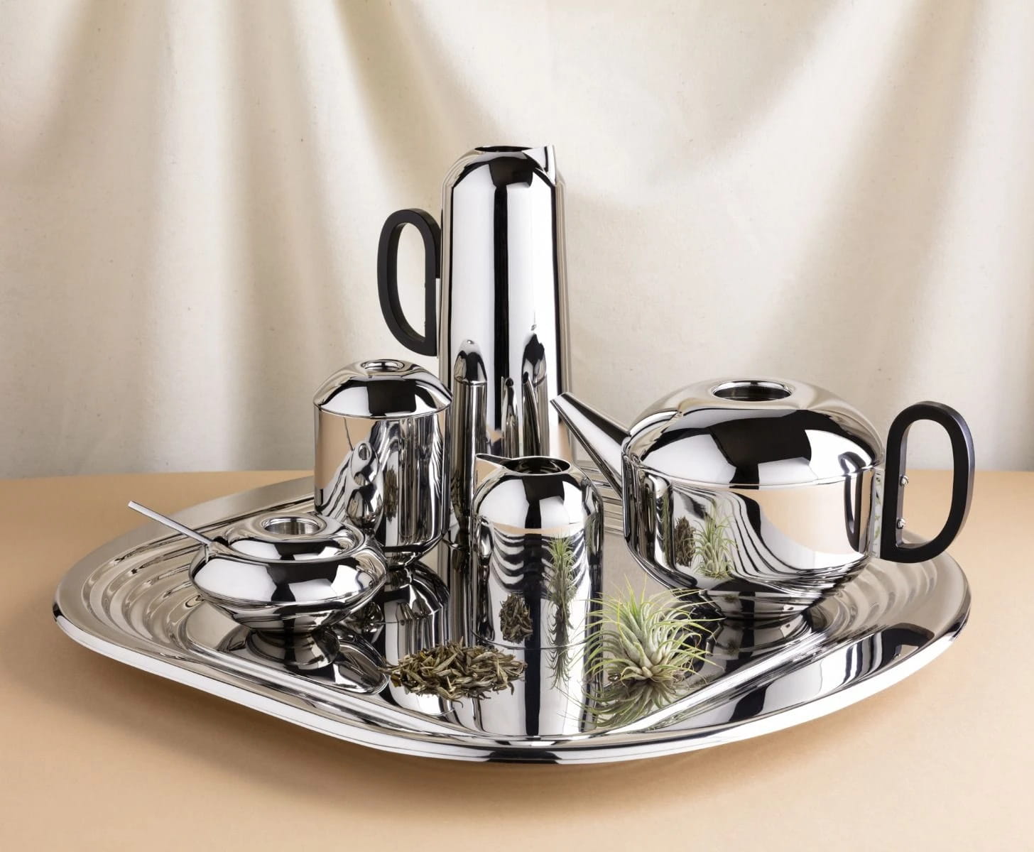 FORM JUG – Tom Dixon ONLINE STORE – トムディクソン 日本公式