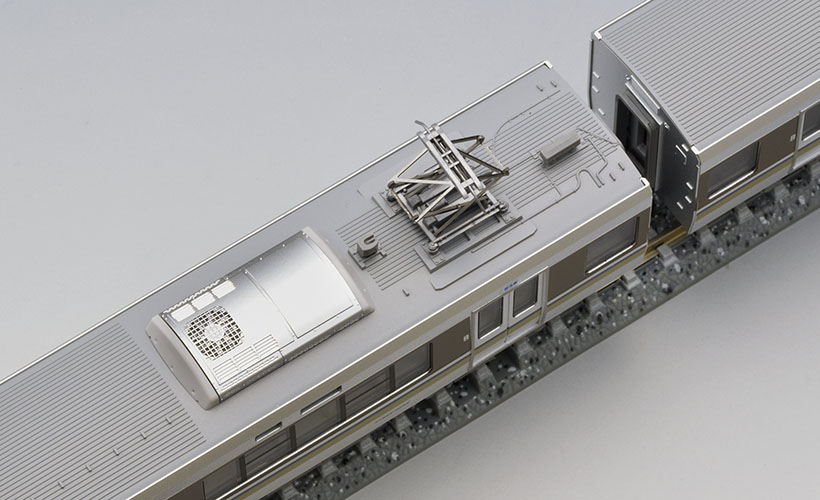 JR 223-2000系近郊電車（1次車・転落防止幌付・8両編成）セット｜製品