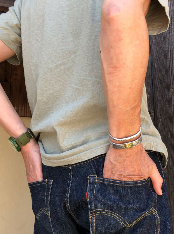 夏スタイルに映えるアクセサリーラリースミスバングル・ブレスレット