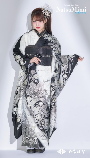 MINAMIちゃん着用“NatsuMimi”の振袖-白黒|ハタチ記念の新作振袖ご紹介 NAT-