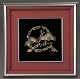 漆額 だるま松竹梅沈金はおめでたい松竹梅をダルマの形に沈金した漆額