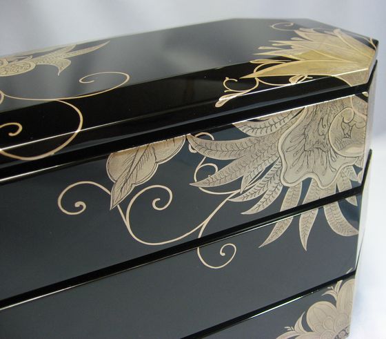 八角三段重・銀花紋蒔絵 1,078,000円（税込） | 輪島塗の塗師屋 輪島