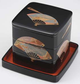 三段重・扇面源氏香蒔絵 825,000円（税込） | 輪島塗の塗師屋 輪島漆器