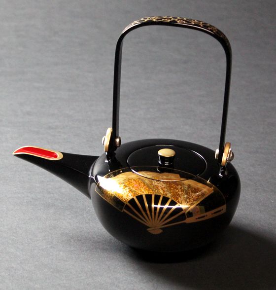 屠蘇器 扇面胡蝶蒔絵 1,485,000円（税込） | 輪島塗の塗師屋 輪島漆器