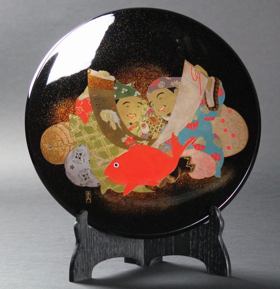 飾皿 恵比須大黒蒔絵 880,000円（税込） | 輪島塗の塗師屋 輪島漆器