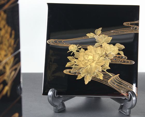 五段重箱 四季草花蒔絵 3,300,000円（税込） | 輪島塗の塗師屋 輪島