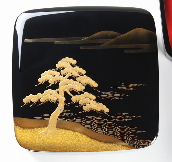 三段重箱（6.5寸）州浜蒔絵 1,100,000円（税込） | 輪島塗の塗師屋