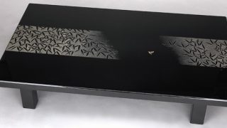 座卓・竹に雀沈金は、点彫りの技法が際立つ、美しく上品な座卓