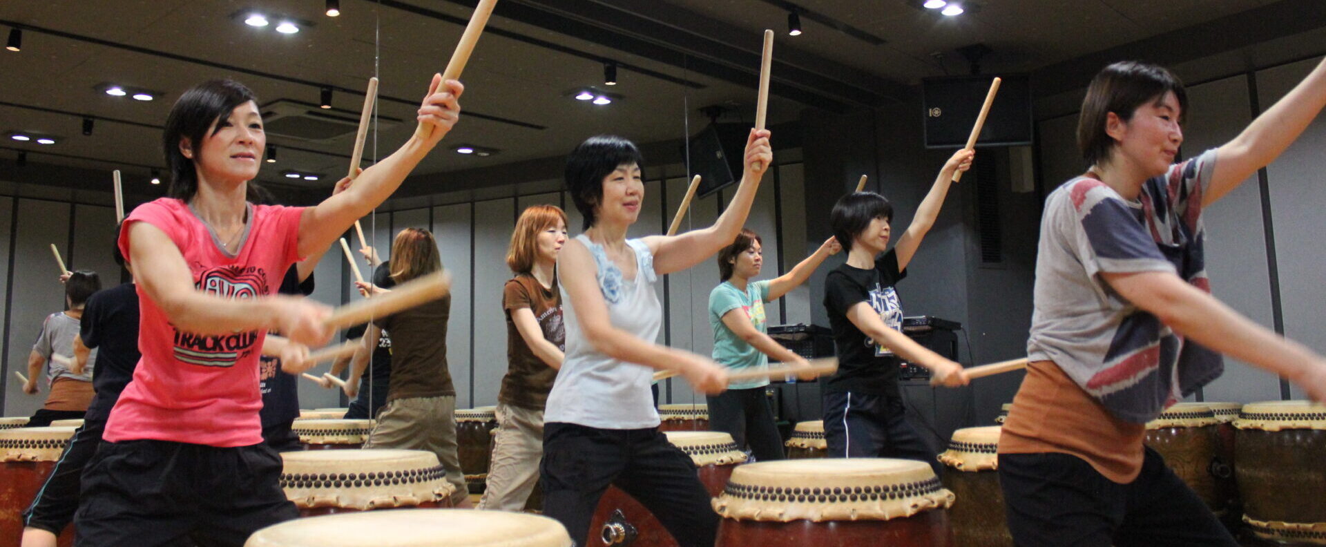 和太鼓体験レッスン（青山） - 世界最大級の和太鼓教室 TAIKO-LAB
