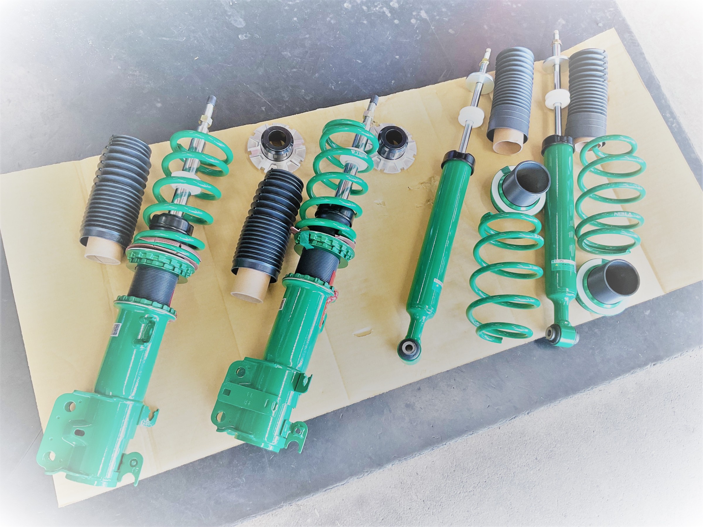 ホンダJF3型N-BOXカスタム、車高調のお取り付け＆アライメント調整