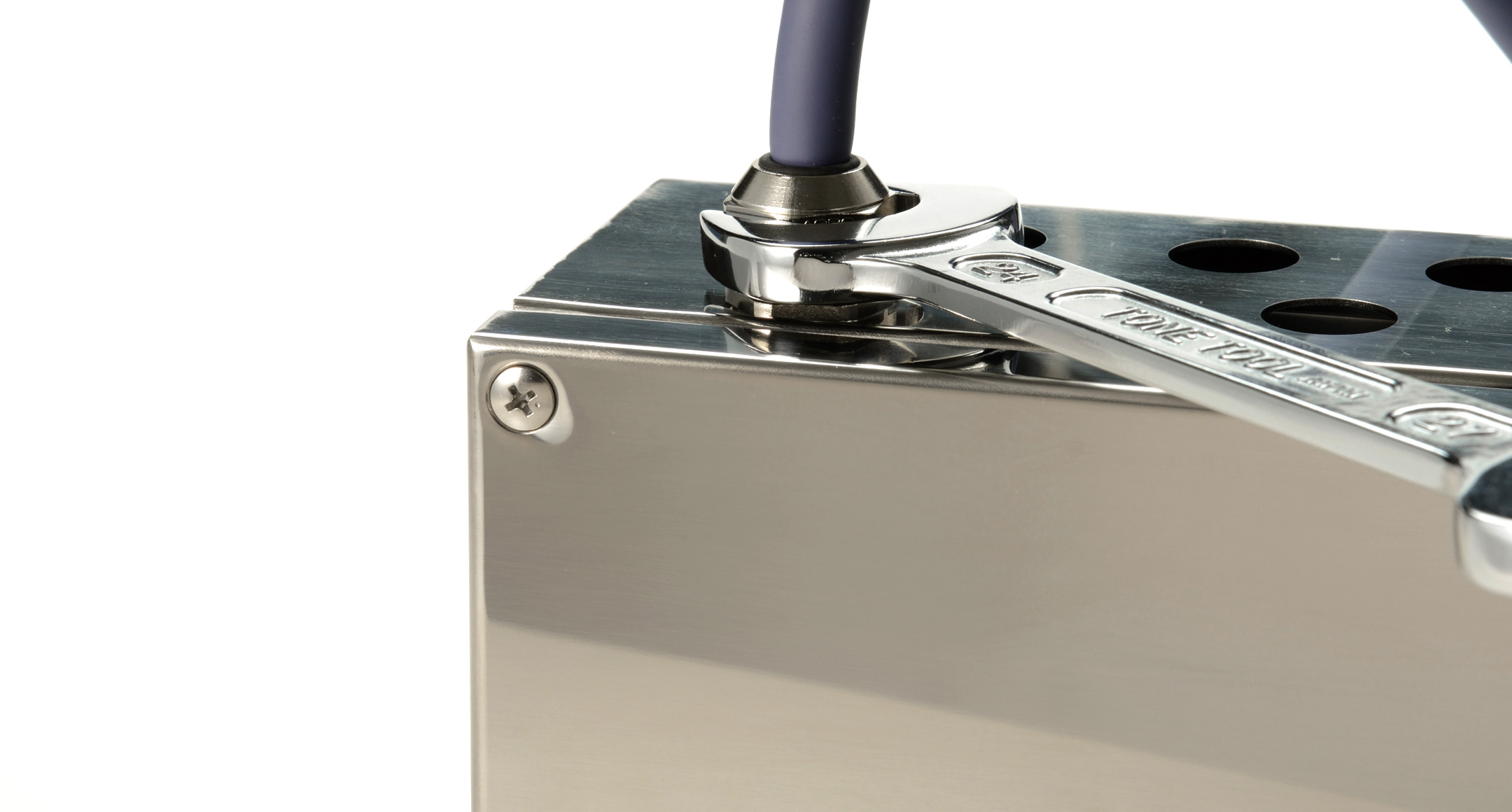 メタルケーブルグランド高防水タイプ AGMシリ－ズ | 製品情報 | タカチ