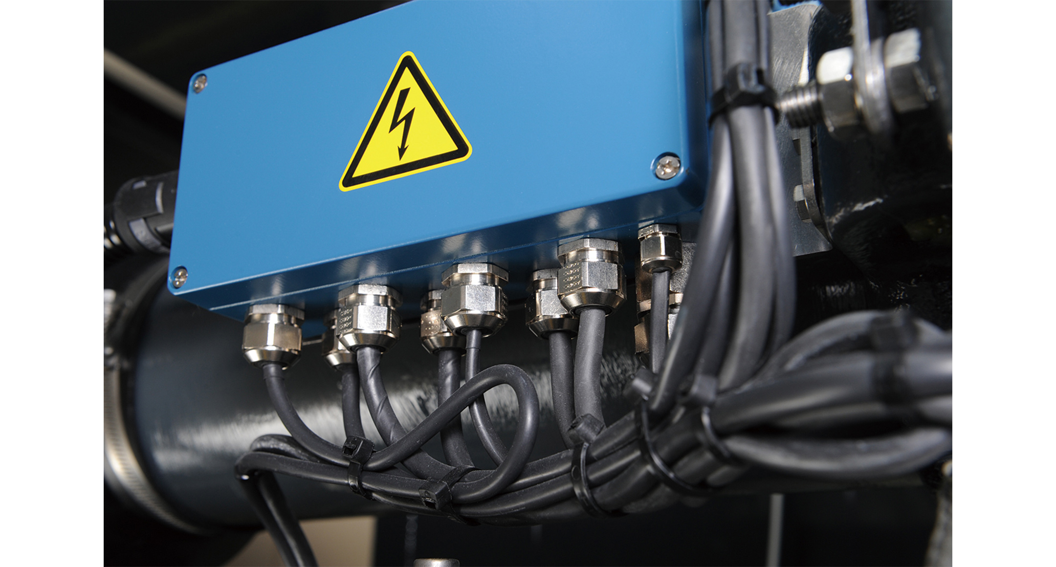 メタルケーブルグランド高防水タイプ AGMシリ－ズ | 製品情報 | タカチ