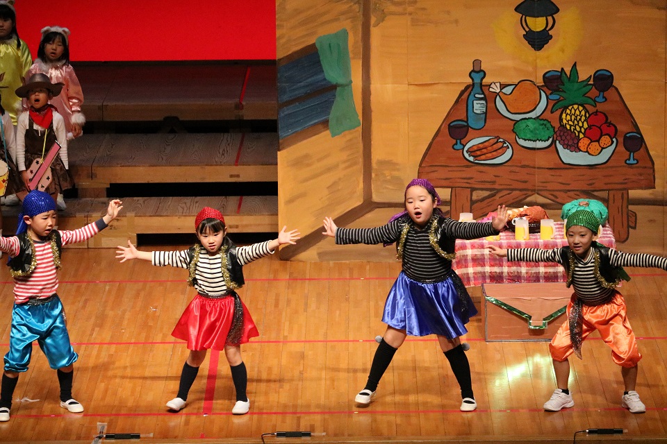 キラキラ発表会(その3) | 射水市 あおい幼稚園 認定こども園太閤山