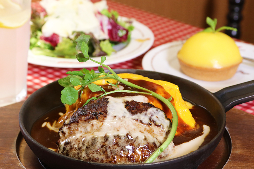 ラケルの とろーり卵のデミグラスハンバーグオムライス - ステモの今