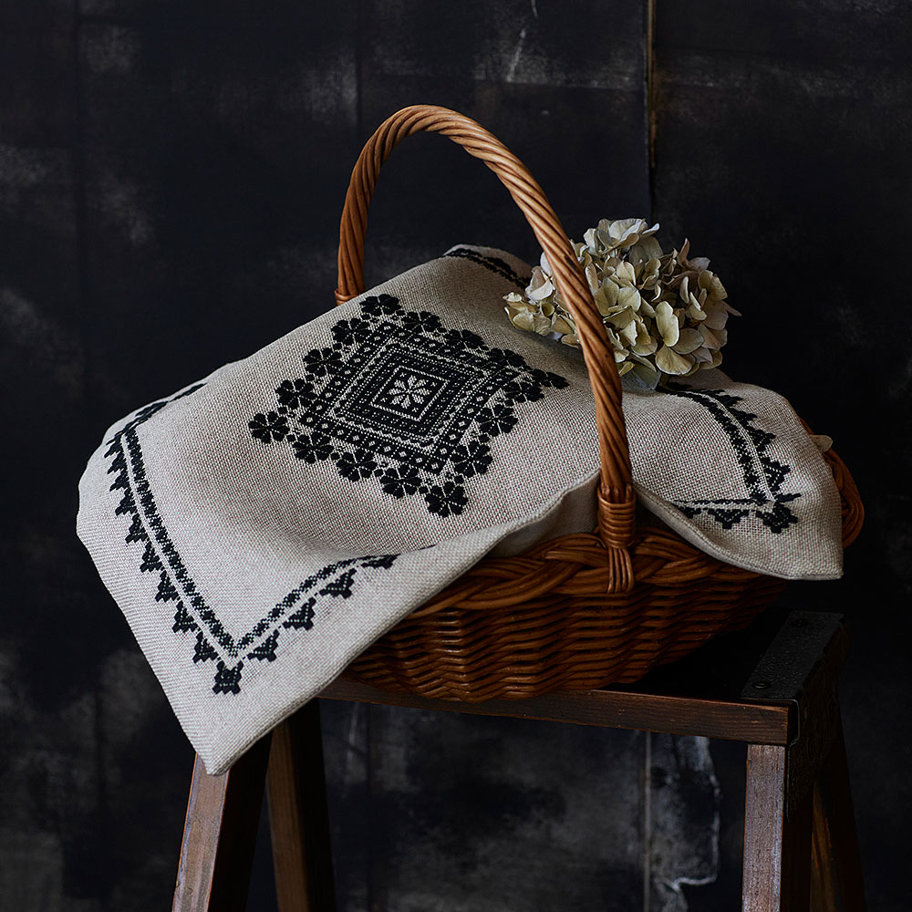 モノトーンのこぎん刺し 〈梅の花つなぎのかごカバー〉: キット