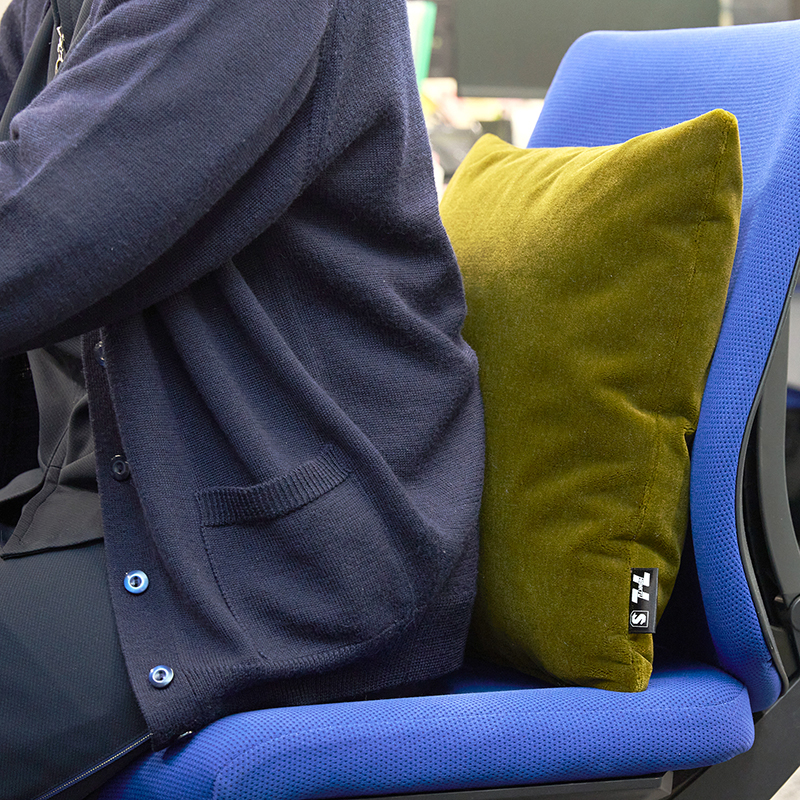 HANKYUのクッション 【阪急バス】モケット クッション 35cm×35cm｜業務