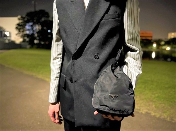 ラグジュアリーブランド【PRADA/プラダ】より、巾着ナイロンハンド