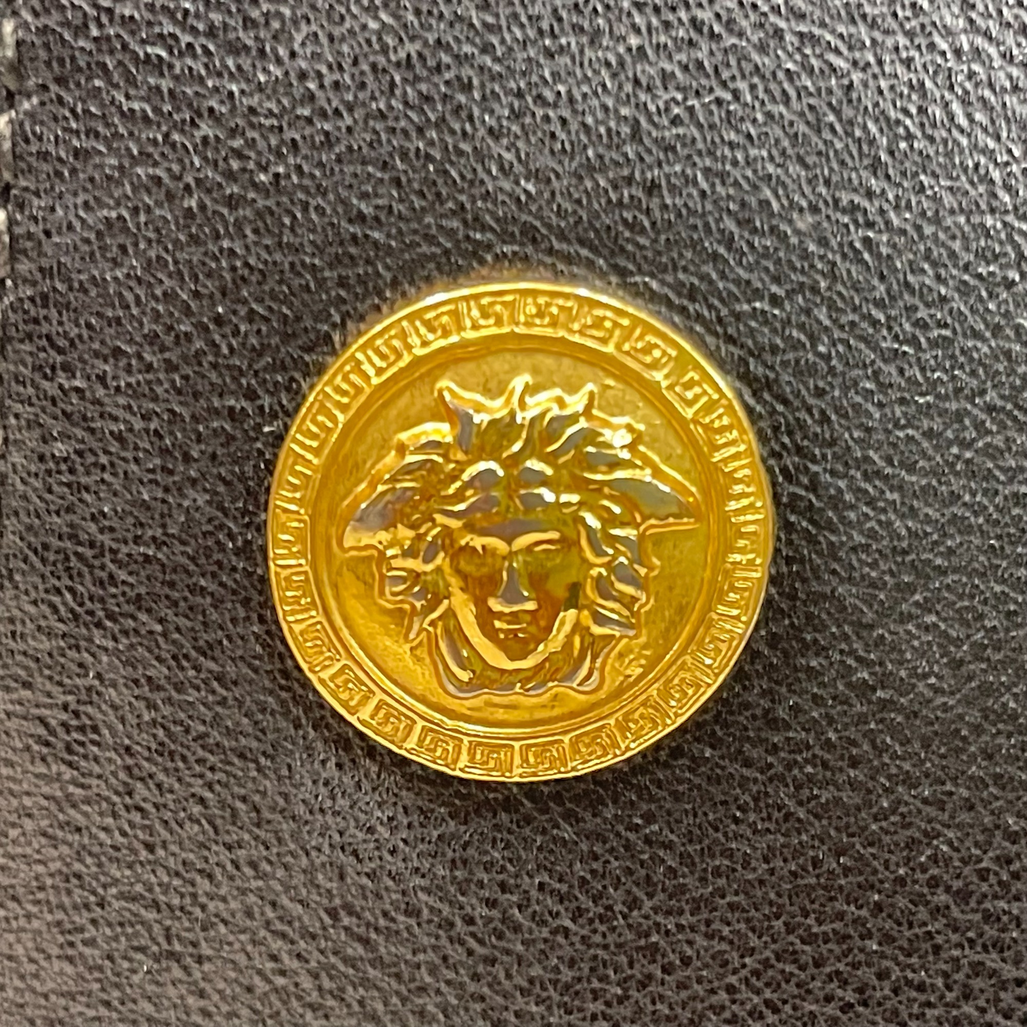 GIANNI VERSACE/ジャンニヴェルサーチ】よりメデューサッモチーフ