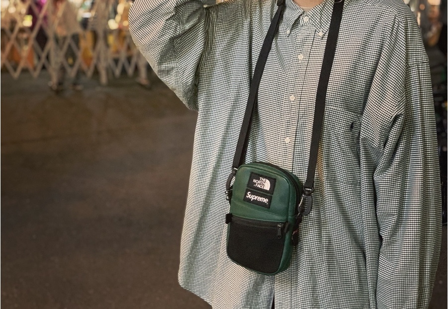 本日の紹介商品は18AW/Supreme × The North Face/レザーショルダー