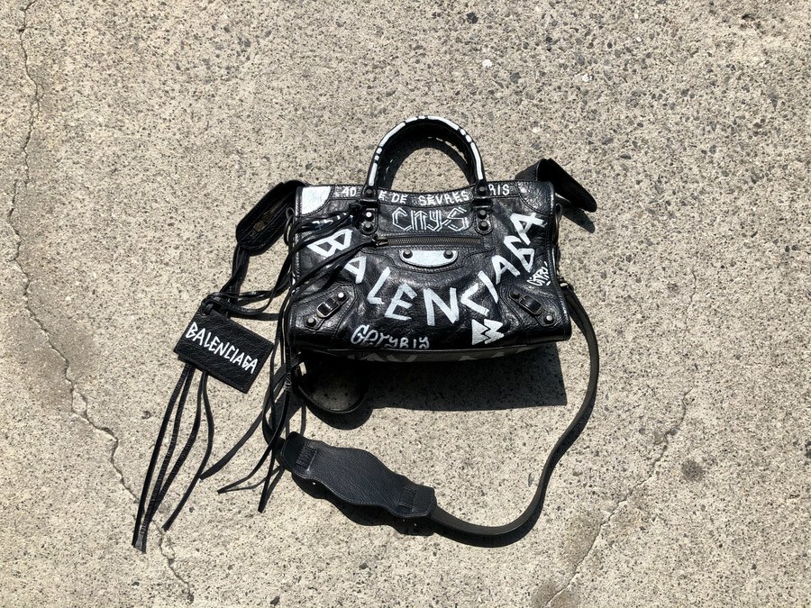 人気沸騰中ブランド【＊BALENCIAGA/バレンシアガ＊】からGRAFFITI