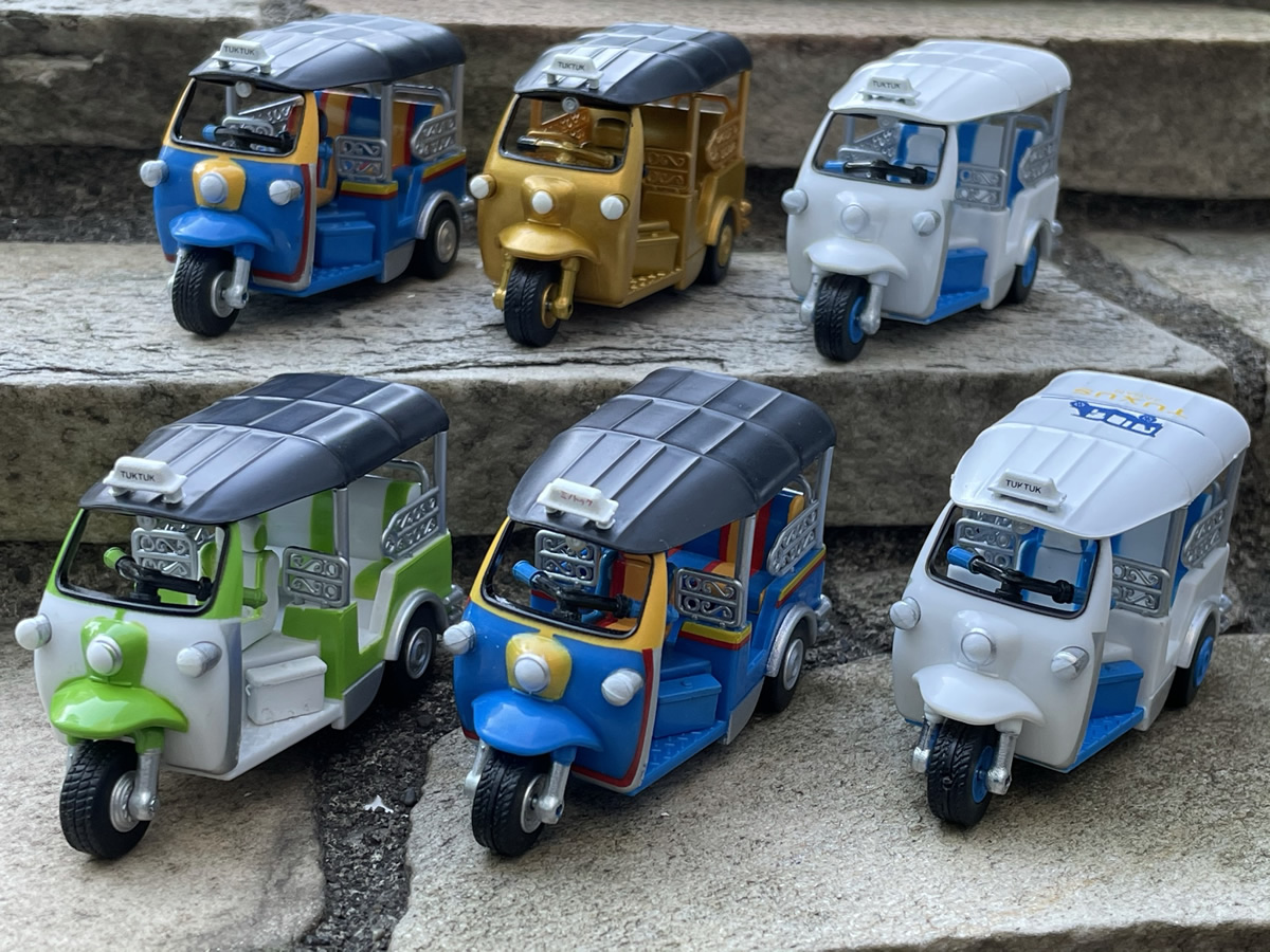 タイの「トゥクトゥク」のミニチュアフィギュアがカプセルトイで新発売