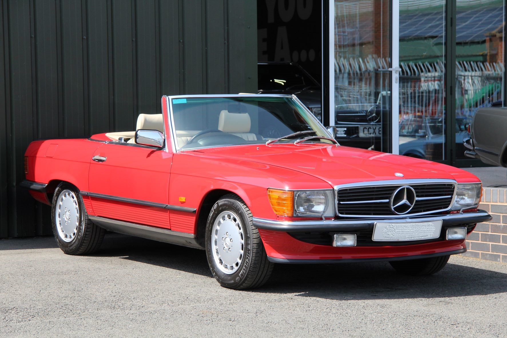 1989 Mercedes-Benz 500SL (R107) #2262 Signal Red with Beige