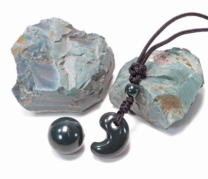 貴重な出雲産青めのう・碧石の勾玉やブレスレットをご紹介「出雲の青