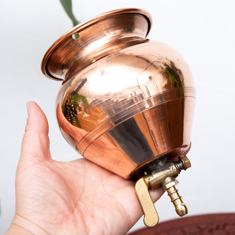 コック付きシロダーラ[高さ：約16cm x 横幅：約12cm 容量：約700ml程度