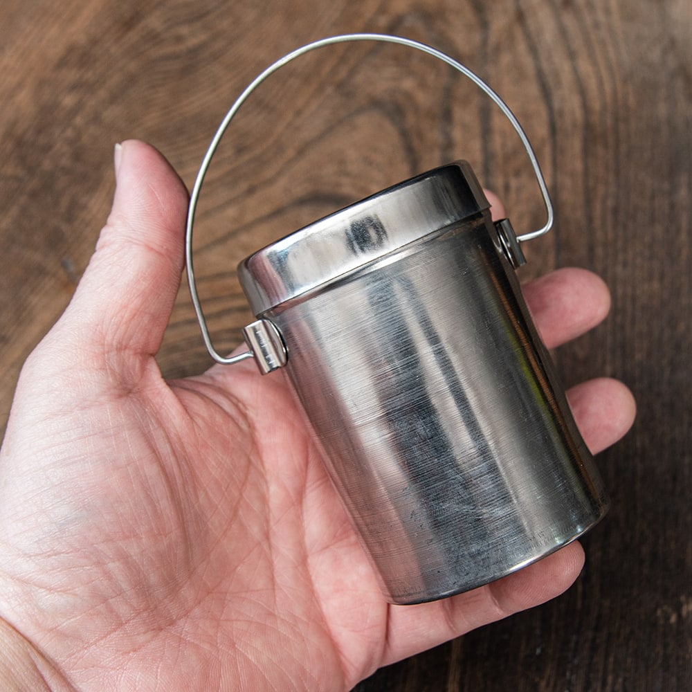 ハンドル付き！】ステンレスのミニマサラケース・小物入れ 高さ：8.5cm