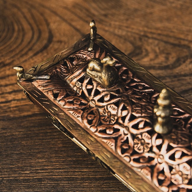 銅造り チベット香用 蓋付きお香立て 吉祥文様 【約21cm×約7.5cm】 の