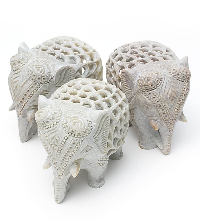 象の中に象がいる！ ソープストーン入れ子彫刻(約12cm) の通販[送料