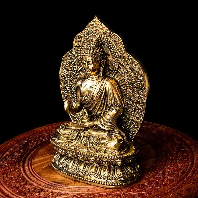 釈迦牟尼仏 坐像 光り輝くブラス製 高さ:26.5cm程度 の通販[送料無料