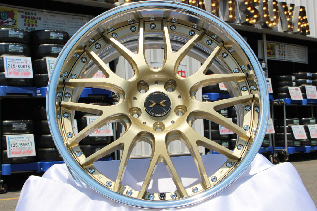 ヴェルファイアを華やかに彩る ― WEDS MAVERICK 709M サムライゴールド