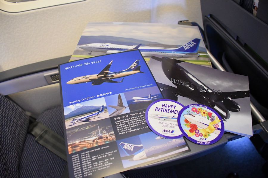 ANA、737-700型機ラストフライトへ機運盛り上げ 利用客に記念品