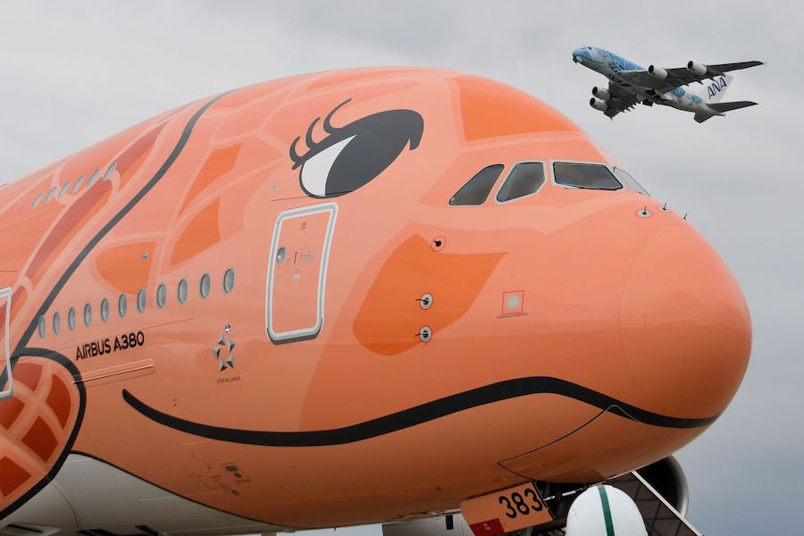 ANAのA380「フライングホヌ」3号機、ついに成田到着 初号機と共演も