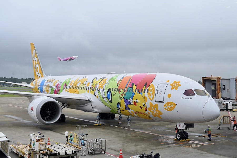 シンガポールからピカチュウ飛来 スクートとポケモンのコラボ機、成田