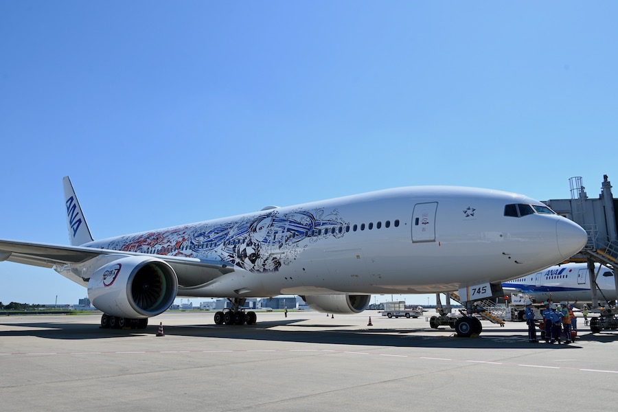 ANA「鬼滅の刃じぇっと」3号機、アニメファンら279名乗せ遊覧飛行
