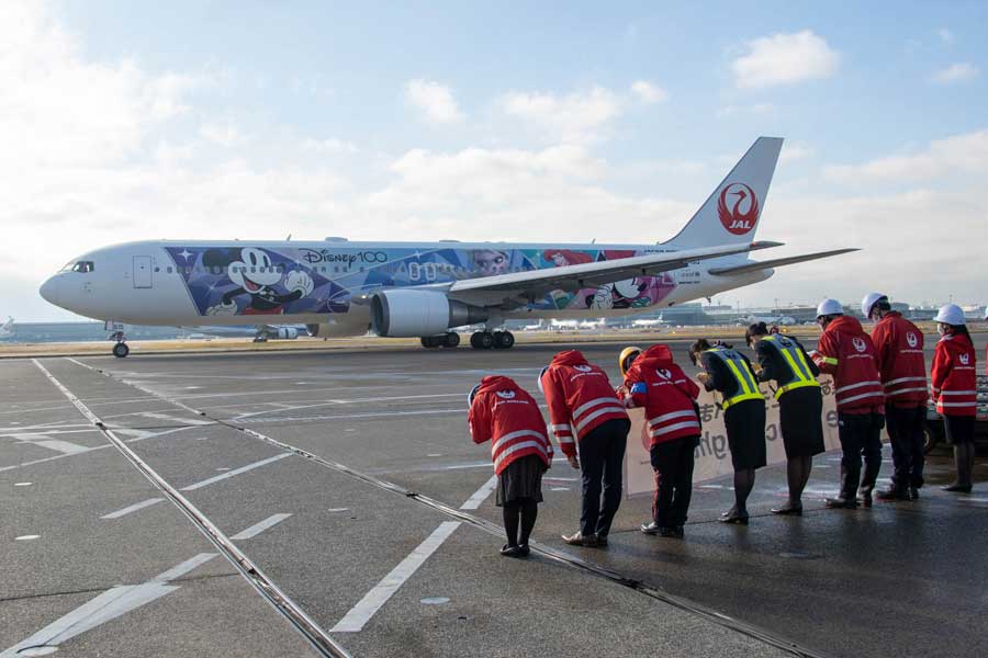 JAL DREAM EXPRESS Disney100」の運航開始 ディズニー25機目 - TRAICY