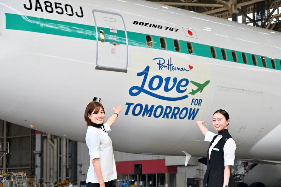 ZIPAIR Tokyo、初の特別デザイン機 新造のJA850J、ロンハーマンと