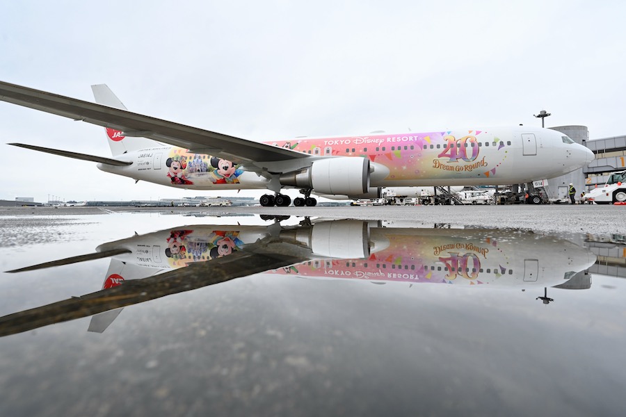 JAL、ディズニー開園40周年記念機デビュー 定期便は10日の羽田〜福岡線