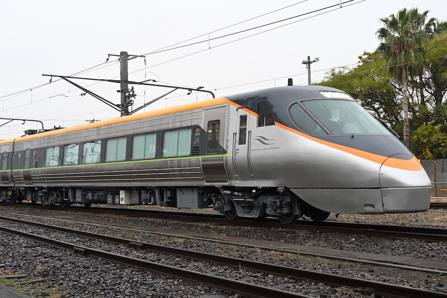 JR四国“新装”8000系、12月23日デビュー 2027年度までに計11本