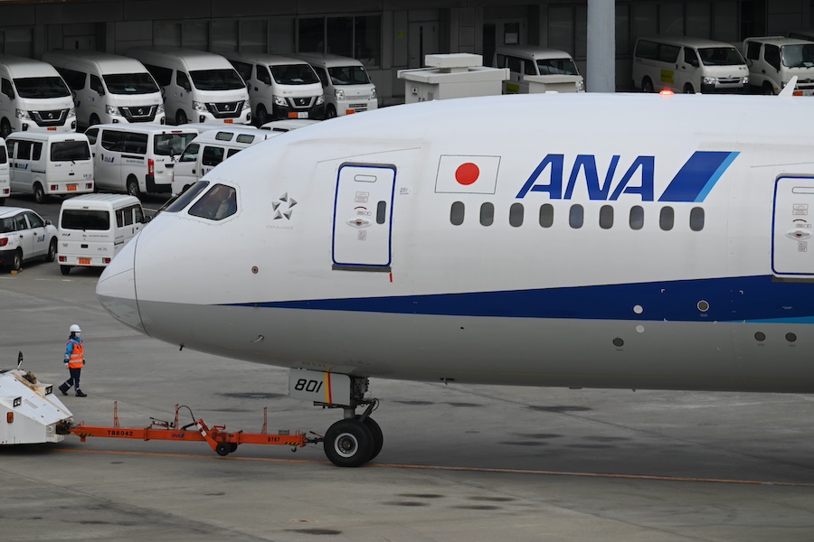 ANA初の787「JA801A」、あす3月1日“トリトンブルー姿”見納め AirJapan